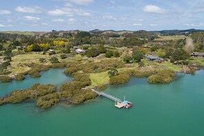 Cottage is behind the main house to the centre right. Viewshaft only of water