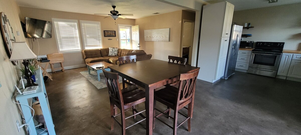 Monroe Bungalow – Port O’Connor