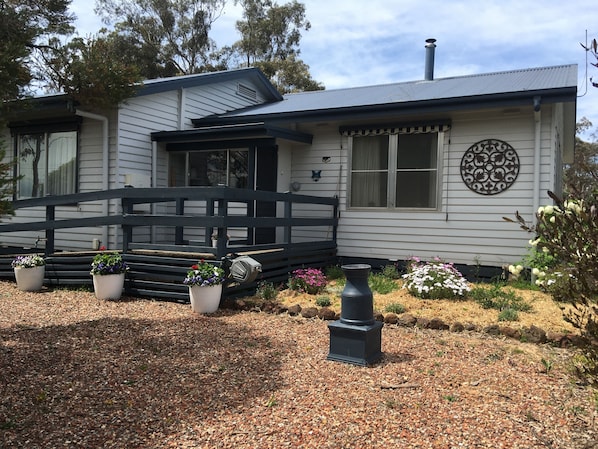 Front of cottage.