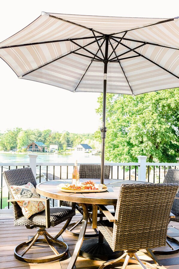 Enjoy the expansive deck of our tiny cottage, overlooking the serene Derby Lake. This delightful outdoor area features a propane grill, perfect for dining al fresco, relaxation and soaking up the views.