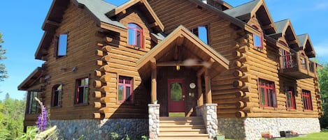 The 8-bedroom Tettegouche Lodge
