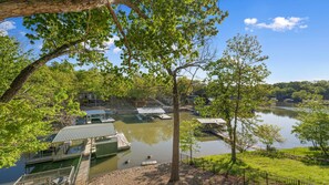 Peaceful (no wake) cove