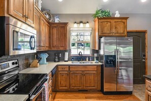 Kitchen is perfect for grabbing a hot cup of coffee, grabbing a quick bite to eat or preparing a feast!