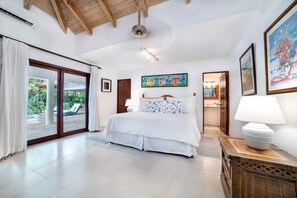 Second master bedroom with queen size bed . Private bathroom and walking closet 