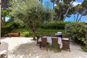 south terrace-dining area