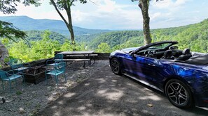 Pull up to Paradise View to be greeted by sweeping mountain views.