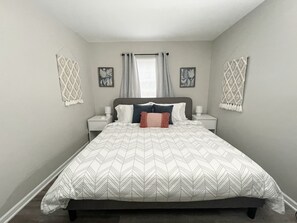 King Bedroom (3)