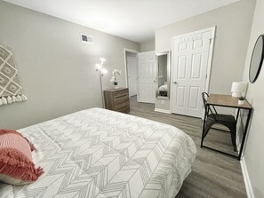 King Bedroom (2)