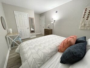 King Bedroom (2)