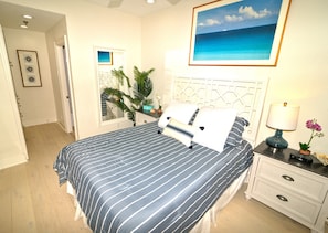 Bedroom with Queen Size Bed