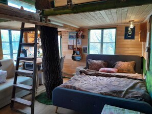 Tree house Ramona-available for 4 people stay