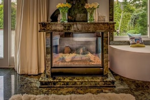 Gas fireplace for cozy nights with good friends