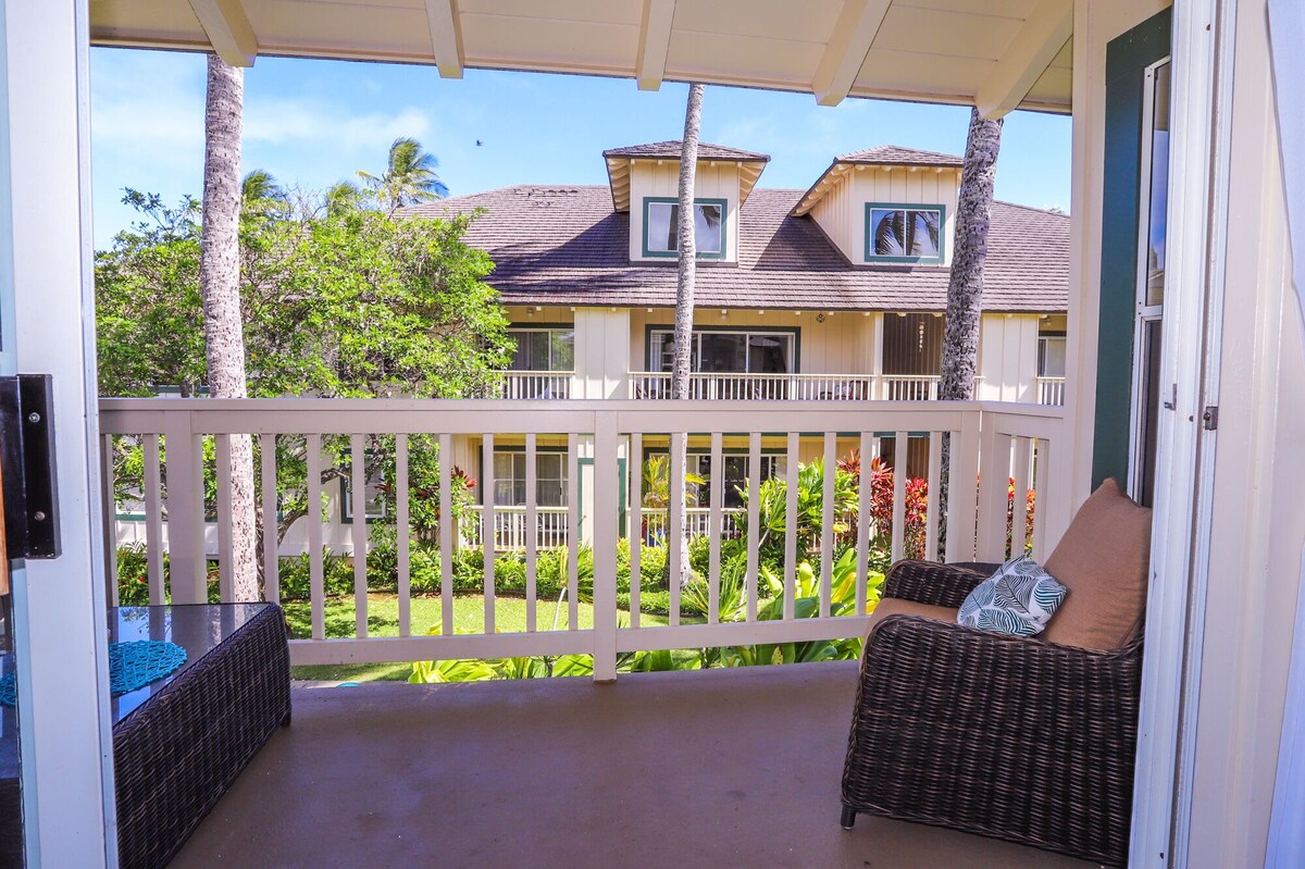 3BR condo with A/C, pool & 5min walk to the beach!