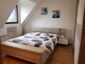 Chambre double lit 160 très calme donnant sur impasse