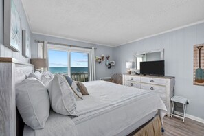 Thie 2- bedroom hideaway is a great place to unwind and there's room for everyone to have their own space.