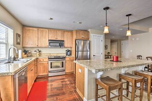 Kitchen | Fully Equipped w/ Cooking Basics