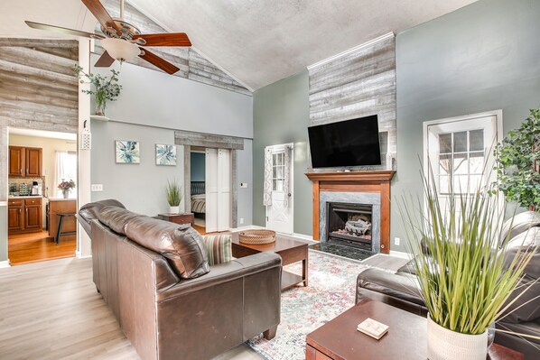 Huntsville Vacation Rental | 4BR | 2BA | 4 Steps to Enter | 1,700 Sq Ft
