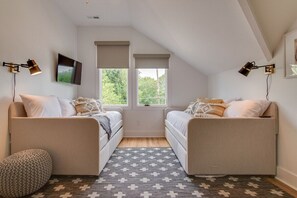 Perfect for three, this trendy room features a double daybed with a bonus pull-out twin trundle. Get comfy and stylish!