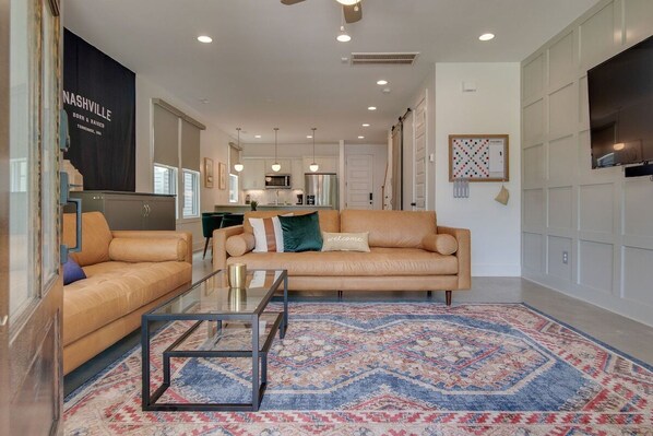 Welcome to The Laurent, your Nashville home away from home!