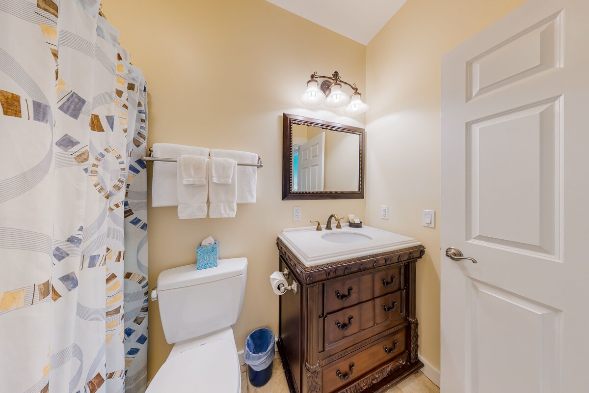 Two Neighboring Suites, Each w/ WiFi, Two TVs, and Central AC – Near Acadia
