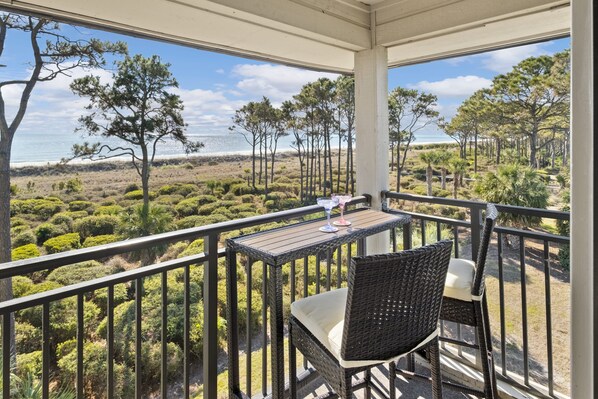 Coffee, drinks or dinner on the balcony with this amazing 180 degree view!