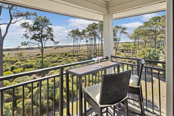 Coffee, drinks or dinner on the balcony with this amazing 180 degree view!