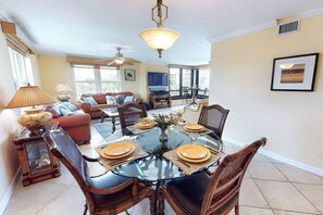 Dining for 4 right off the kitchen.  Enjoy meals as a family.