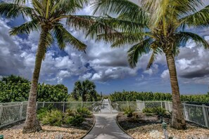 Welcome to Island Reef's private beach access
