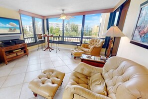 Fabulous living room with very comfy his/her leather chairs with ottomans!!