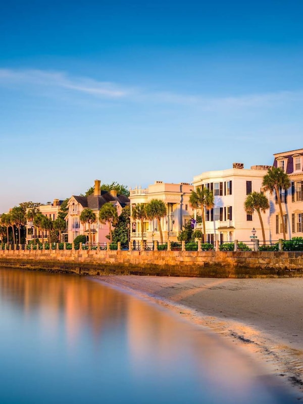 View the historic homes along the South Battery!