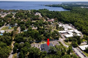 Oak Street Apts - a few blocks from the St Johns River