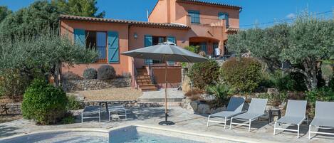 Villa Marival, walking distance Flayosc, private pool, aircon, views