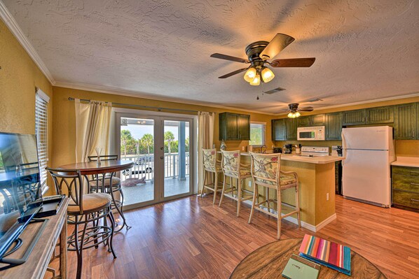 Sarasota Vacation Rental | 2BR | 2BA | 1,200 Sq Ft | Stairs Required