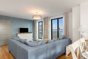 Luxury Apartment, Sea Views, Pet Friendly