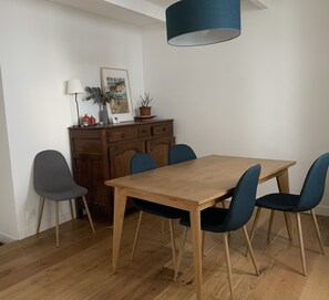 salle a manger avec table extensible