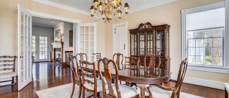 Main Level Dining Area