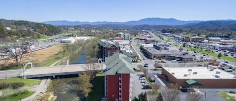 Condo Is In The Heart Of Pigeon Forge! Walk To Tons Of Activities!