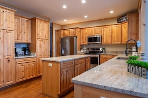 Awesome Kitchen With Stainless Steel Appliances And Granite Countertops!