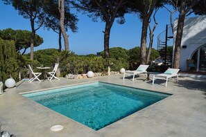 Villa with sea views.Capacity 7-8 people. Pool.A/C.Wifi-SA PUNTA COSTA BRAVA
