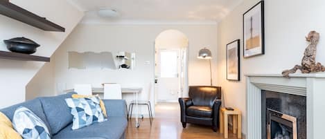 Open plan living dining area