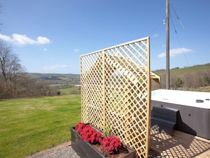 Hot tub | The Cow Shed - Westpitt Farm, Butterleigh, near Tiverton