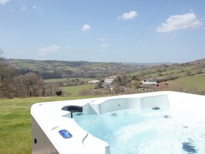 Hot tub | The Cow Shed - Westpitt Farm, Butterleigh, near Tiverton