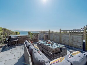 Sitting-out-area | Glan Y Mor, Aberdyfi