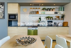 Floor Lounge with Television, Microwaves, kettle, toaster & more!