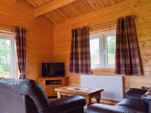Living room/dining room | Reynard’s Retreat - Coplow Cabins, Billesdon, near Leicester