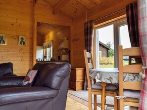 Living room/dining room | Reynard’s Retreat - Coplow Cabins, Billesdon, near Leicester