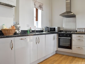 Kitchen | Fallow Cottage - White Hart Cottages, Hadleigh