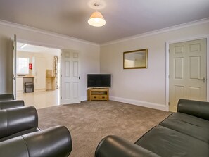 Living room | 4 Dawson Court - Dawson Park, Mablethorpe