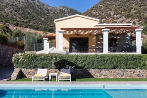 Pull up a sun lounger and relax in the verdant gardens. 