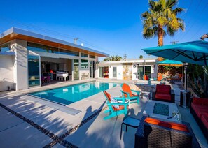 Large pool deck area